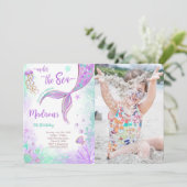 Lila Mermaid Birthday Foto Einladung (Stehend Vorderseite)