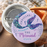 Lila Mermaid Birthday Party - Günstige Schaltfläch Button<br><div class="desc">Suchen Sie die passenden Gastgeschenke für Ihre kleine Geburtstagsparty mit Meerjungfrau? Schauen Sie nur auf unsere atemberaubende lila Geburtstagsparty-Grußtaste! Mit einem wunderschönen blauen und lila Glitzer-Print mermaid Schwanz und Seepferde auf einem lebhaften lila Hintergrund, ist dieser Knopf sicher, jeden jungen Meerjungfrau begeistern. Mit den Worten "Offizielles Mitglied des Mermaid Clubs"...</div>