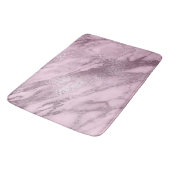 Lila Metallic Lilac Mauve Marble Stone Metallic Badematte (Schrägansicht)