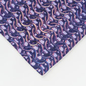 Lila Metallkettenpost Metallischer mittelalterlich Fleecedecke (Ecke)