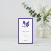 Lila Minimalistisch modern Visitenkarte (Stehend Vorderseite)