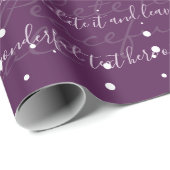 Lila Minimalistischer Skripttextschneefall Geschenkpapier (Rolleneckpunkt)