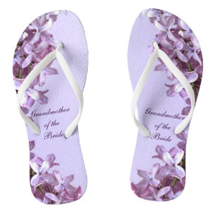Lila mit BlumenBlumen, die Großmutter der Braut Badesandalen