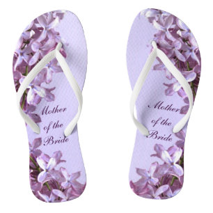 Lila mit BlumenBlumen, die Mutter der Braut Badesandalen