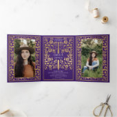 Lila-Mittelalterliche Schwert-Foto-Graduierungspar Dreifach Gefaltete Einladung (Innenseite)