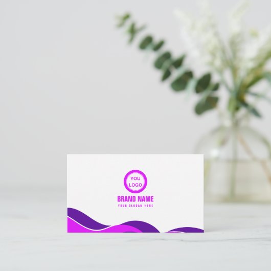 Lila modernes Elegant Visitenkarte (Stehend Vorderseite)