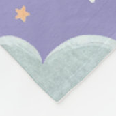 Lila Mond und Wolken Fleece Blanket (Ecke)