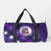 Lila Mondkind Duffle Bag (Rückseite)