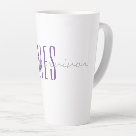 Lila Monogram Soft Gray Ich bin ein Überlebender v Milchtasse (Rechte Ecke)