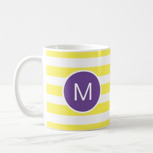 Lila Monogramm mit gelbem Streifen (benutzerdefini Kaffeetasse (Links)