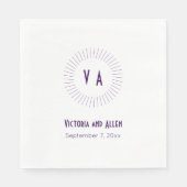Lila Monogramm mit Name und Datum Hochzeit Serviette (Vorderseite)