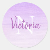 Lila Monogramm Name Runder Aufkleber (Vorderseite)