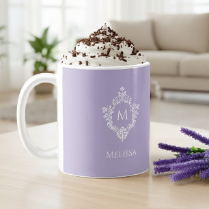 Lila Monogramminitiale im Vintage-Wappen-Lila Kaffeetasse