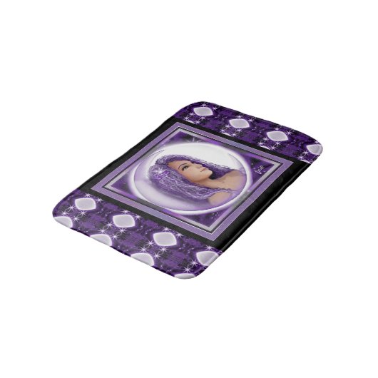 Lila Moon Child Bath Mat Badematte (Schrägansicht)