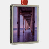 Lila Morgendämmerung auf Scripps Pier Ornament Aus Metall (Rechts)