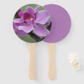Lila Mottenorchideen auf einer Hand Fächer (Vorne und Hinten)