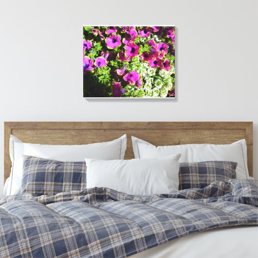 Lila Mum und weiße Blume Leinwanddruck (Insitu (Schlafzimmer))