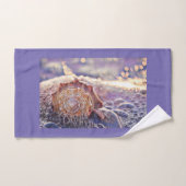 Lila Muschel im Meeresbild Handtuch (Handtuch)