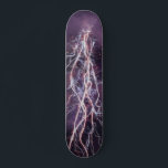 Lila Muster der elektrischen Blitze Skateboard<br><div class="desc">Elektrische Blitze Lila Muster Skateboard.</div>