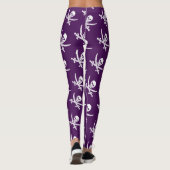 Lila Muster der Piratenschädel-Piratenflagge Leggings (Rückseite)