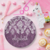 Lila Muster mit Namen Pappteller (Party)