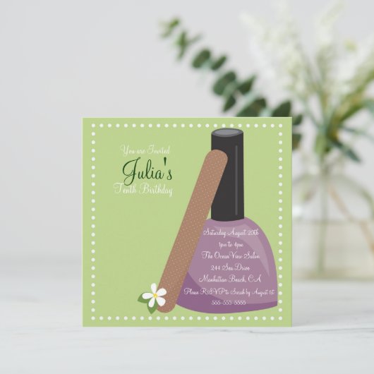Lila Nagellack-Geburtstag laden ein Einladung (Stehend Vorderseite)