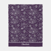 Lila nahtlose Blumenmuster personalisierter Name Fleecedecke (Vorderseite)