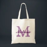 Lila Name der benutzerdefinierten Monogrammnummer Tragetasche<br><div class="desc">Eigener Monogram Name Lila Tote Bag. Elegantes Logodesign in Monogramm mit mit Monogramm Buchstaben-Initialen in einem Grunge-Schriftart und Namen im dunklen lila Script-Schriftart. Ersetzen Sie einfach die Vorlage Monogramm Initialen und den Namen mit Ihrer eigenen.Niedlich Geschenkidee für alle bei einer Hochzeit speziell für Braut und Brautmädchen oder nahe Freunde und...</div>