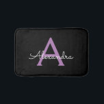 Lila Name der Girl-Monogram-Datei Badematte<br><div class="desc">Schwarze und Lila einfache Script Monogram Name Bath Mats. Dies macht den perfekten Abschluss,  Geburtstag,  Hochzeit,  Brautparty,  Jubiläum,  Babydusche oder Junggeselinnen-Abschied Geschenk für jemanden,  die Lieben glamourösen Luxus und schicke Stile.</div>