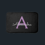 Lila Name der Girl-Monogram-Datei Badematte<br><div class="desc">Schwarze und Lila einfache Script Monogram Name Bath Mats. Dies macht den perfekten Abschluss,  Geburtstag,  Hochzeit,  Brautparty,  Jubiläum,  Babydusche oder Junggeselinnen-Abschied Geschenk für jemanden,  die Lieben glamourösen Luxus und schicke Stile.</div>