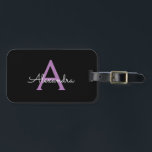 Lila Name der Girl-Monogram-Datei Gepäckanhänger<br><div class="desc">Schwarz und Lila Monogramm Fügen Sie Ihren eigenen Namen Script Gepäcktasche Tag Die Tasche Tag macht den perfekten süßen 16 Geburtstag,  Hochzeit,  Brautparty,  Babydusche oder Junggeselinnen-Abschied Geschenk für jemanden,  der ihr Zimmer in Stil dekoriert.</div>