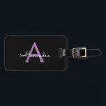 Lila Name der Girl-Monogram-Datei Gepäckanhänger<br><div class="desc">Schwarz und Lila Monogramm Fügen Sie Ihren eigenen Namen Script Gepäcktasche Tag Die Tasche Tag macht den perfekten süßen 16 Geburtstag,  Hochzeit,  Brautparty,  Babydusche oder Junggeselinnen-Abschied Geschenk für jemanden,  der ihr Zimmer in Stil dekoriert.</div>