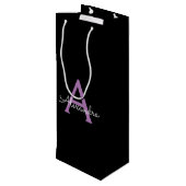 Lila Name der Girl-Monogram-Datei Geschenktüte Für Weinflaschen (Rückseite Schrägansicht)