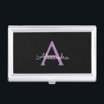 Lila Name der Girl-Monogram-Datei Visitenkarten Dose<br><div class="desc">Einfache und Lila Script Monogram Name Business Card Holder. Das macht den perfekten 16 Geburtstag,  Hochzeit,  Brautparty,  Jubiläum,  Babydusche oder Junggeselinnen-Abschied Geschenk für jemanden,  der Lieben glamourösen Luxus und schicke Stile.</div>