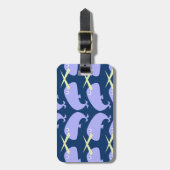 Lila Narwahls Muster Gepäckanhänger (Vorderseite vertikal)