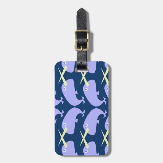 Lila Narwahls Muster Gepäckanhänger (Vorderseite vertikal)