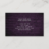 Lila Neonhaar an der Ziegelmauer Visitenkarte (Rückseite)