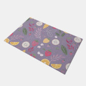 "Lila Obst- und Blumenmuster, Türmatte" Fußmatte (Schrägansicht)
