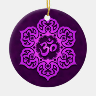 Lila Om-mit Blumenentwurf Keramikornament
