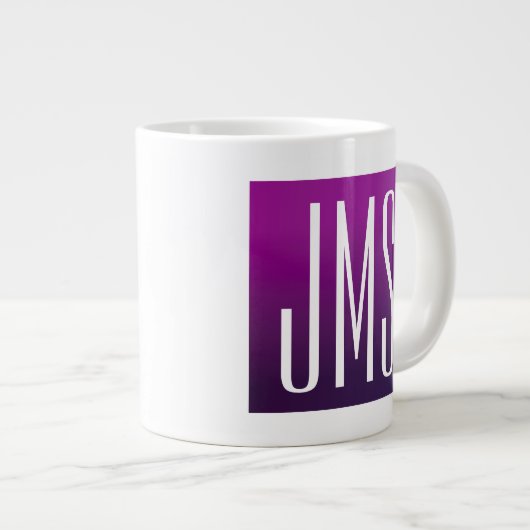 Lila Ombre- und White-Initialen oder andere Texte Jumbo-Tasse (Vorderseite Rechts)
