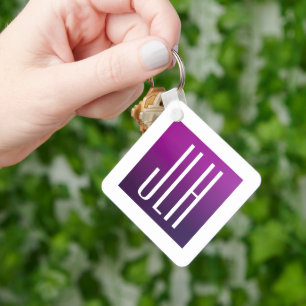 Lila Ombre- und White-Initialen oder andere Texte Schlüsselanhänger