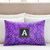 Lila Omelblattmuster Monogramm fett modern Kissenbezug