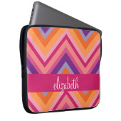 Lila orange Zickzack Muster in Pink Laptopschutzhülle (Vorne Rechts)