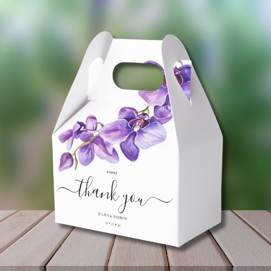 Lila Orchid in der Gastgeschenk Hochzeit mit weiße Geschenkschachtel
