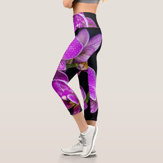 Lila Orchidee Capri Leggings (Links)