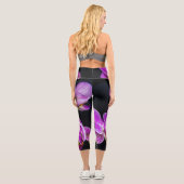 Lila Orchidee Capri Leggings (Rückseite)