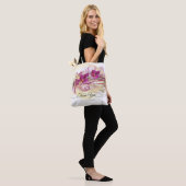 Lila Orchideen, Abstrakte Kunstkalligraphie Tasche (Am Model)