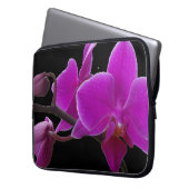 Lila Orchideen auf schwarzem Laptop Laptopschutzhülle (Vorderseite Links)