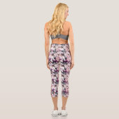 Lila Orchideen Capri Leggings (Rückseite)