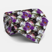 Lila Ostereier (Crocus und Floral) Krawatte (Gerollt)